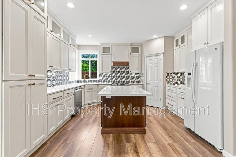 9711 Nottingham Dr - Photo 2 of 23