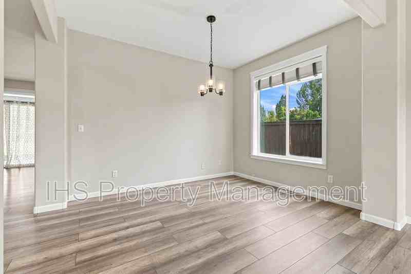 9711 Nottingham Dr - Photo 6 of 23