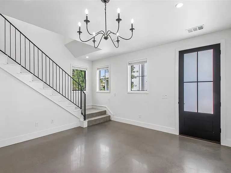 1803 Oso Avenue - Photo 6 of 10