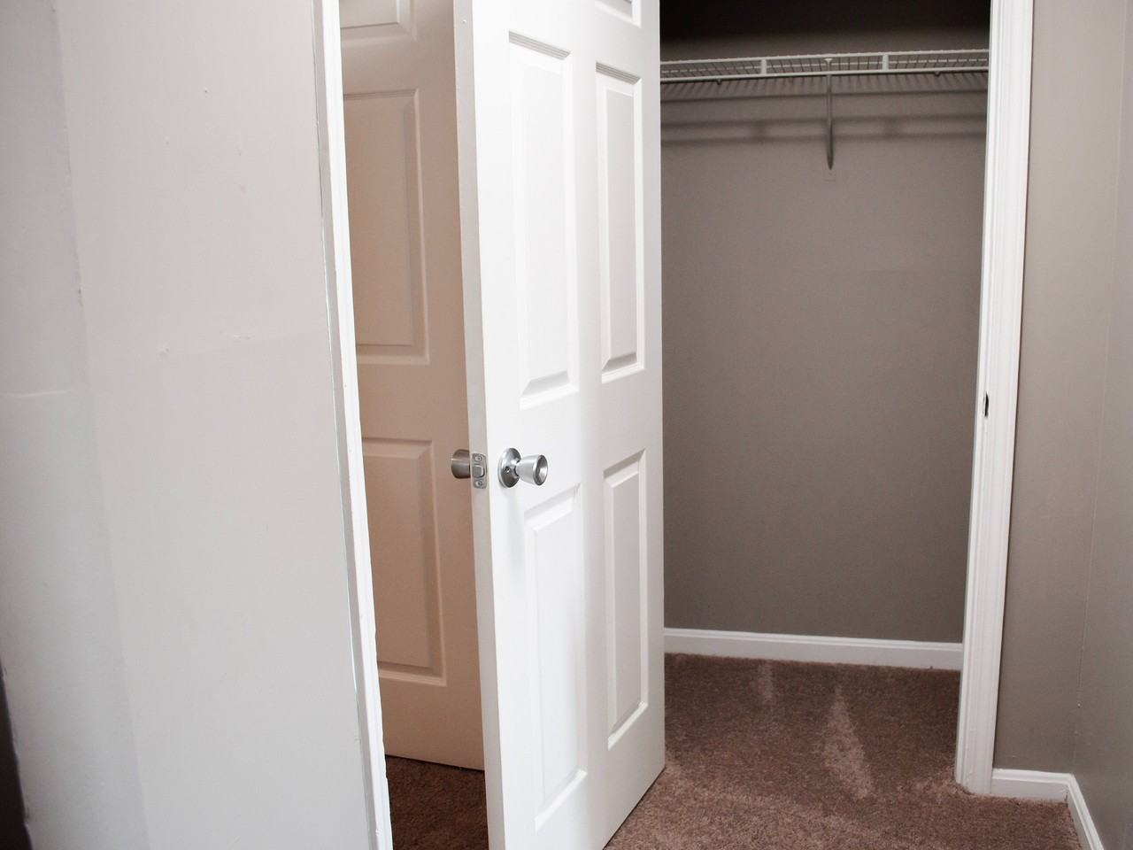 Lakeview Apartments - Photo 6 of 23