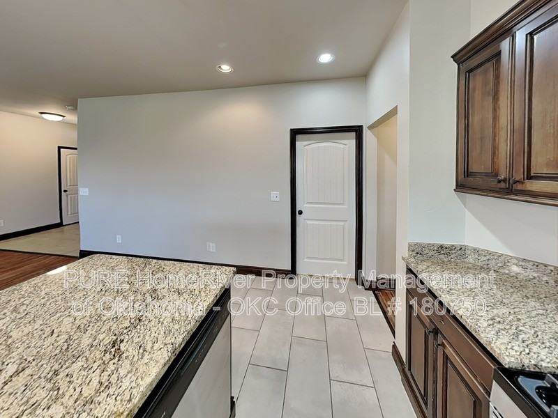 9004 Arman Dr - Photo 7 of 28