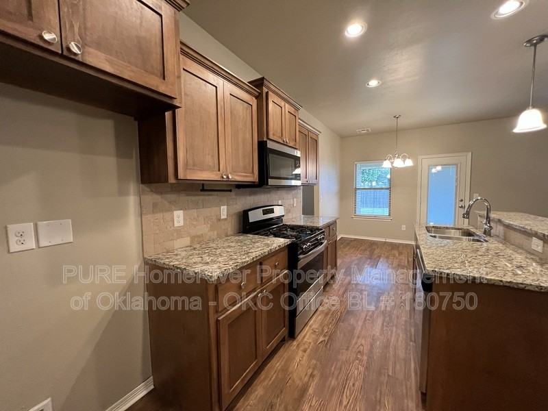 4712 River Mesa Dr - Photo 7 of 46