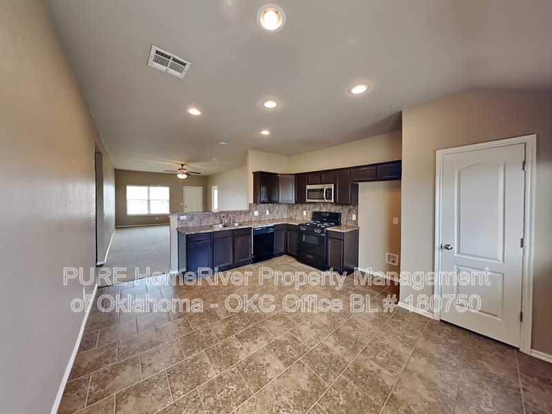 11817 Nw 134th St - Photo 4 of 23