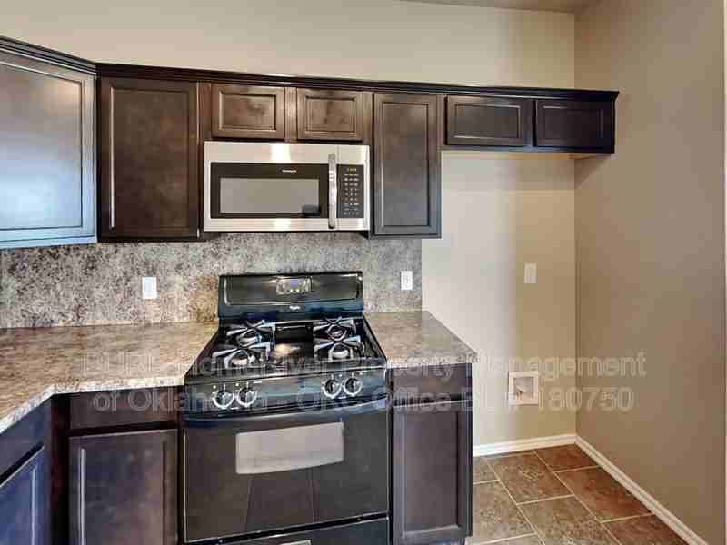 11817 Nw 134th St - Photo 5 of 23