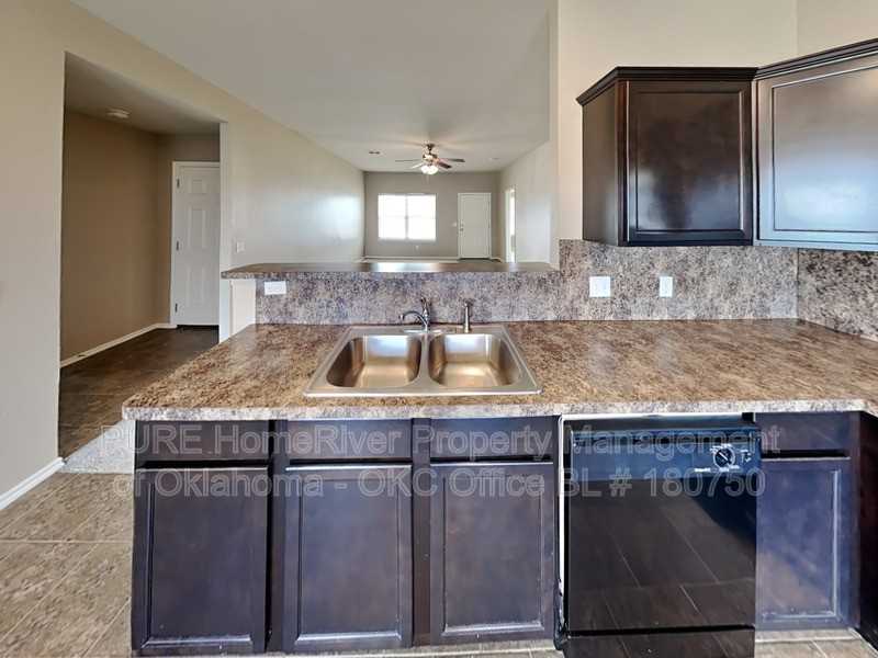 11817 Nw 134th St - Photo 6 of 23