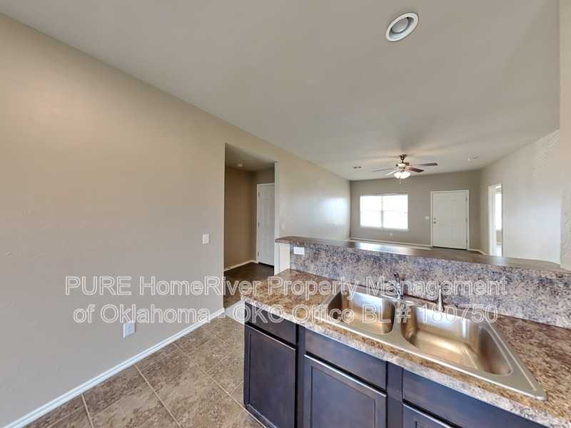 11817 Nw 134th St - Photo 7 of 23