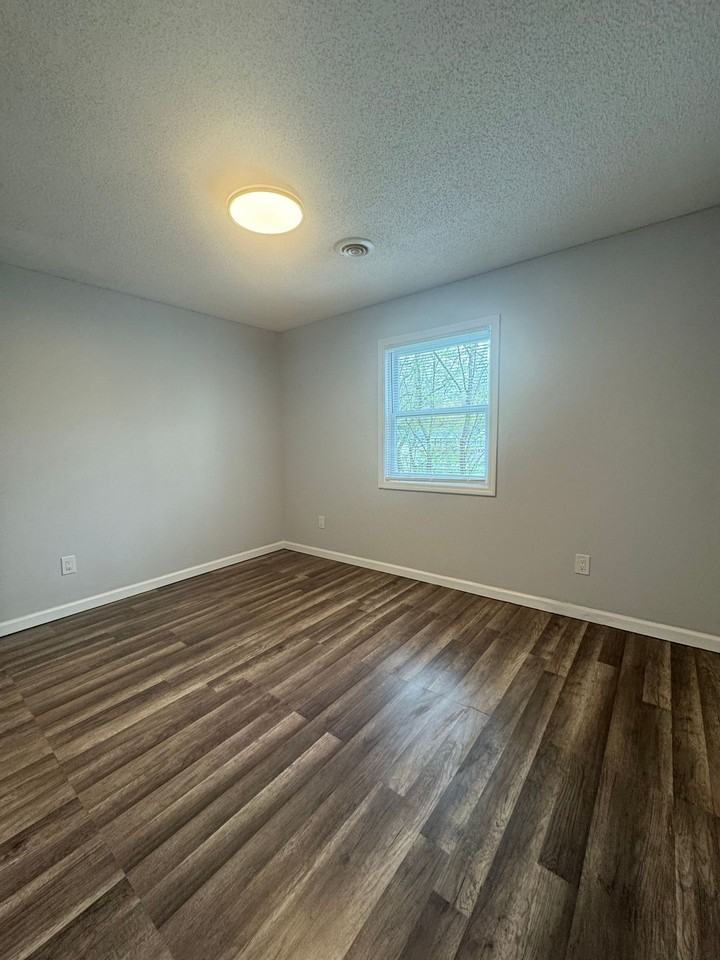 Creekview Apartments - Photo 4 of 5
