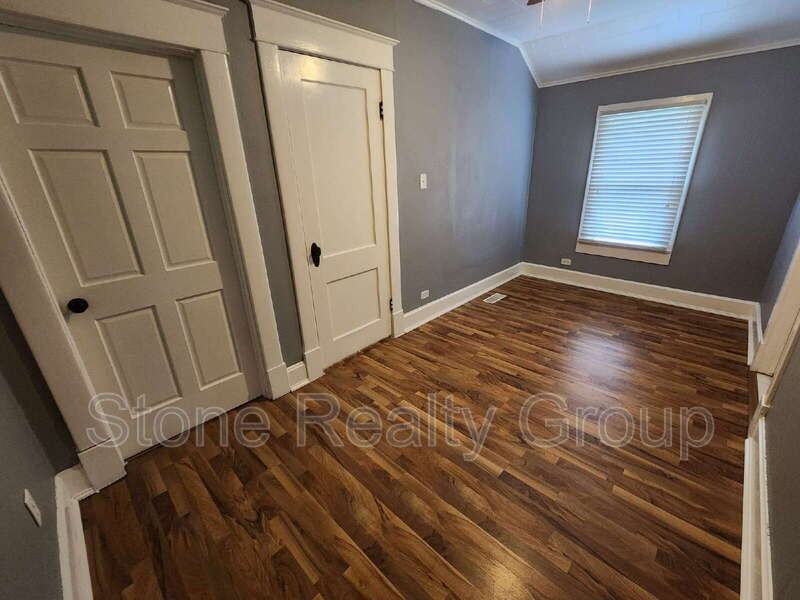 1535 Barbour Ave - Photo 4 of 11