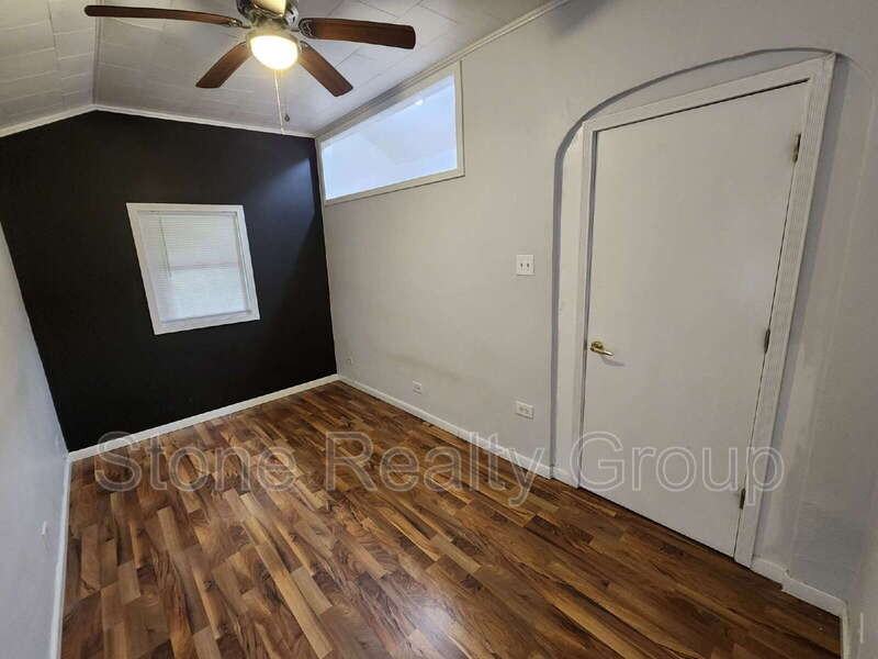 1535 Barbour Ave - Photo 5 of 11