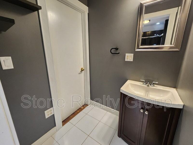 1535 Barbour Ave - Photo 7 of 11