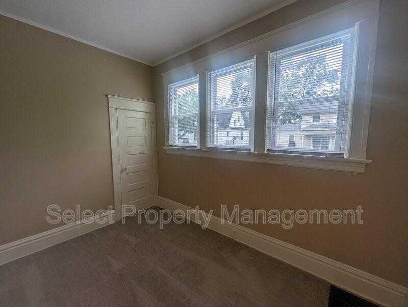 347 W Williams St - Photo 7 of 20
