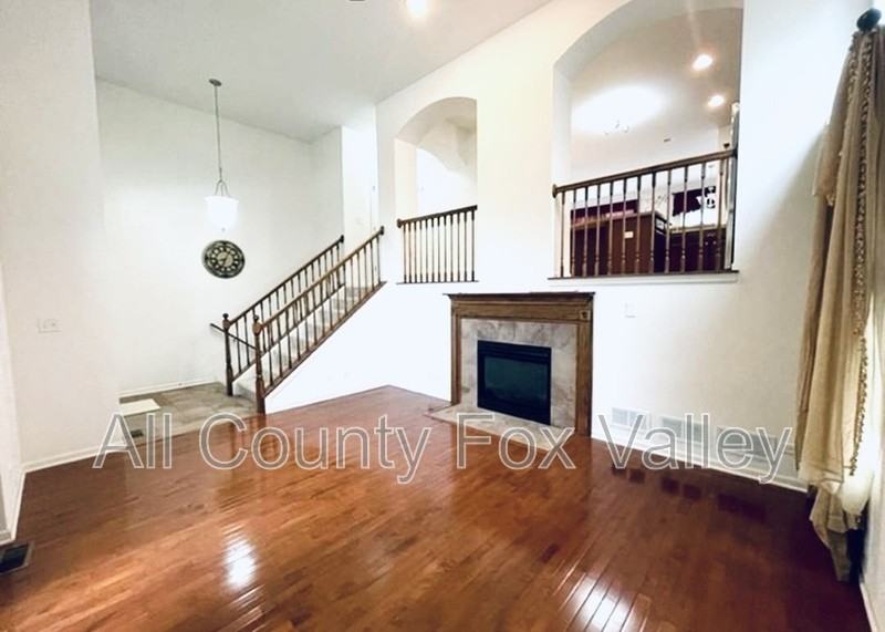 459 Grosvenor Ln - Photo 2 of 20