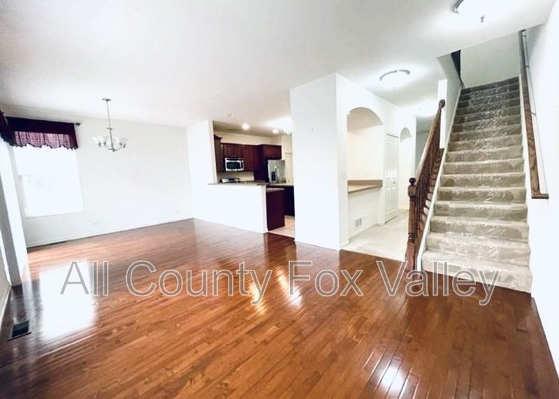 459 Grosvenor Ln - Photo 3 of 20