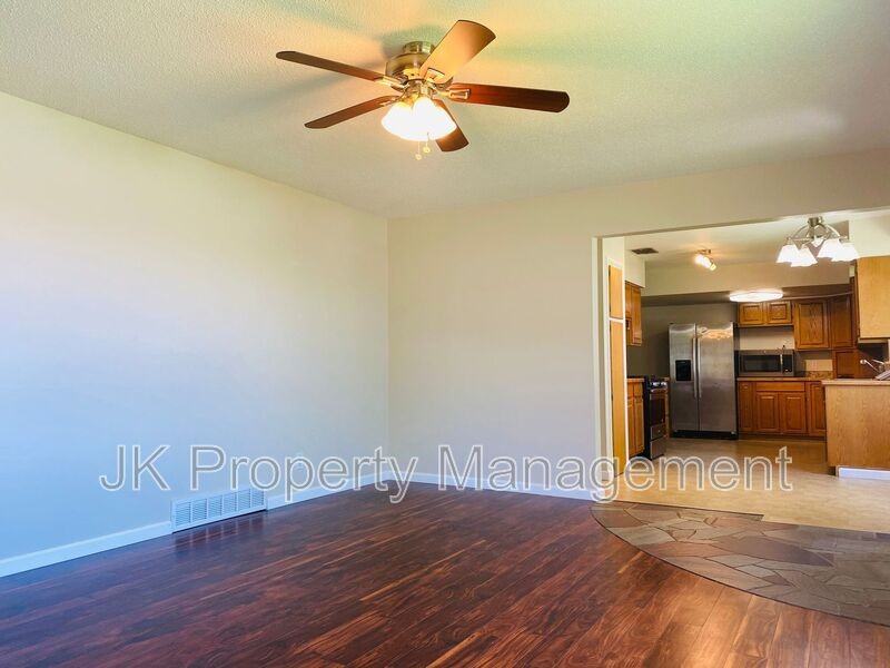 4222 5th Ave N - Photo 5 of 32