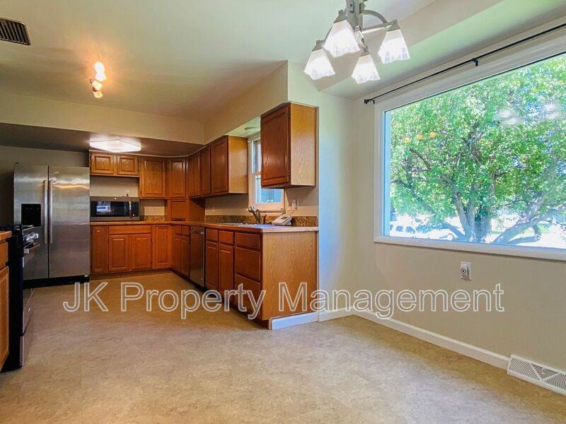 4222 5th Ave N - Photo 6 of 32