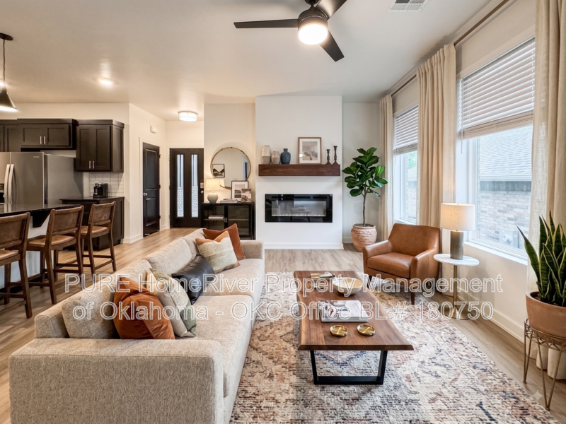305 E 7th St - Photo 2 of 28