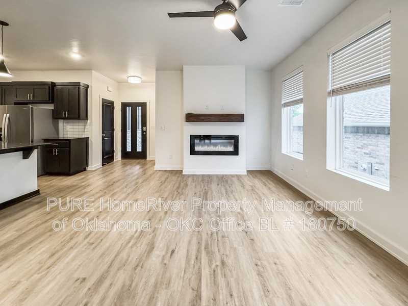 305 E 7th St - Photo 7 of 28