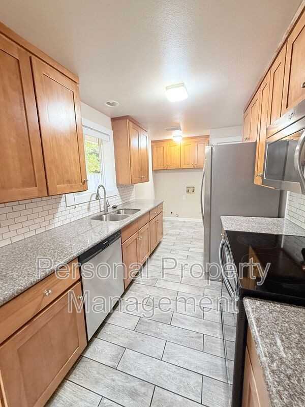1803 Se Blairmont Dr - Photo 4 of 17