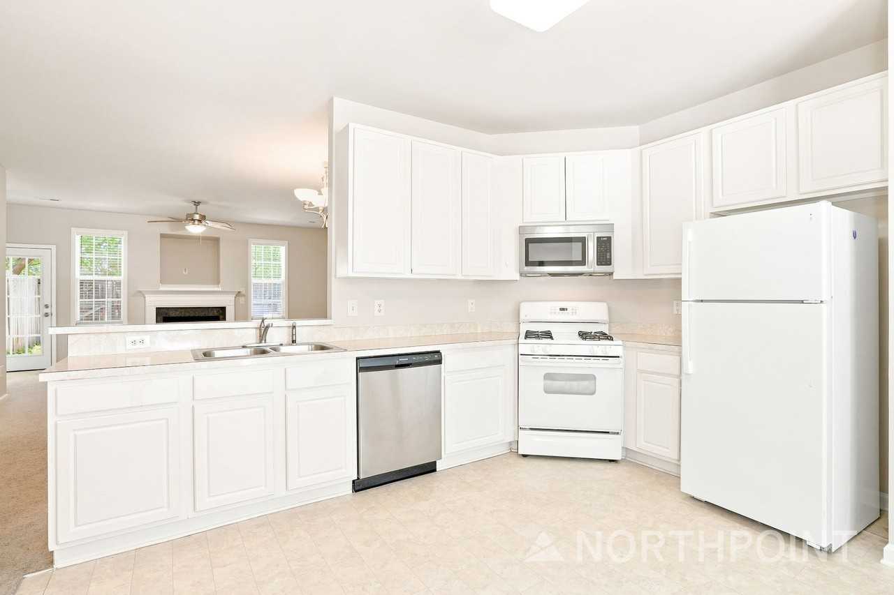 4411 Log Cabin Dr - Photo 4 of 10