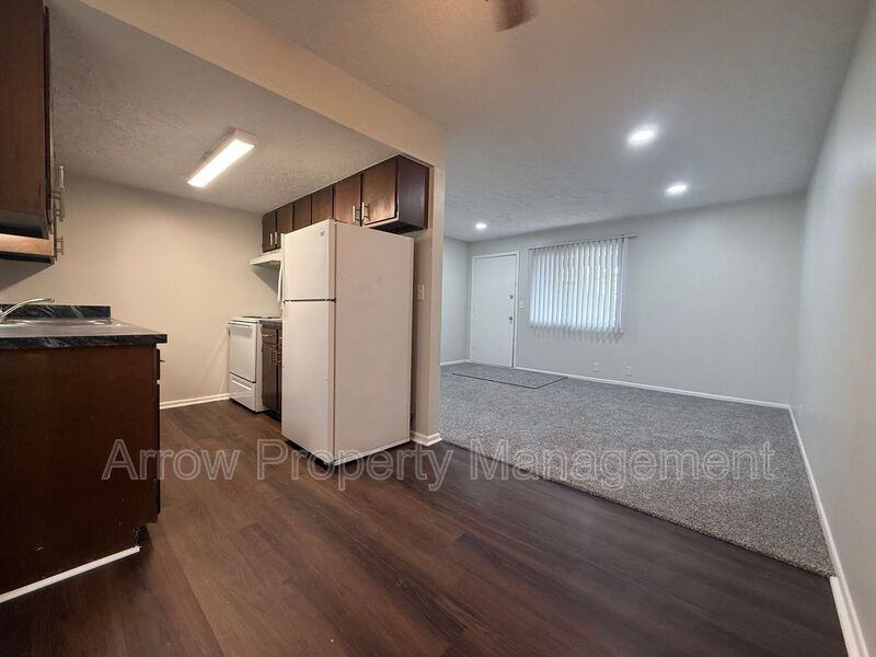 2338 Lynn St - Photo 3 of 9