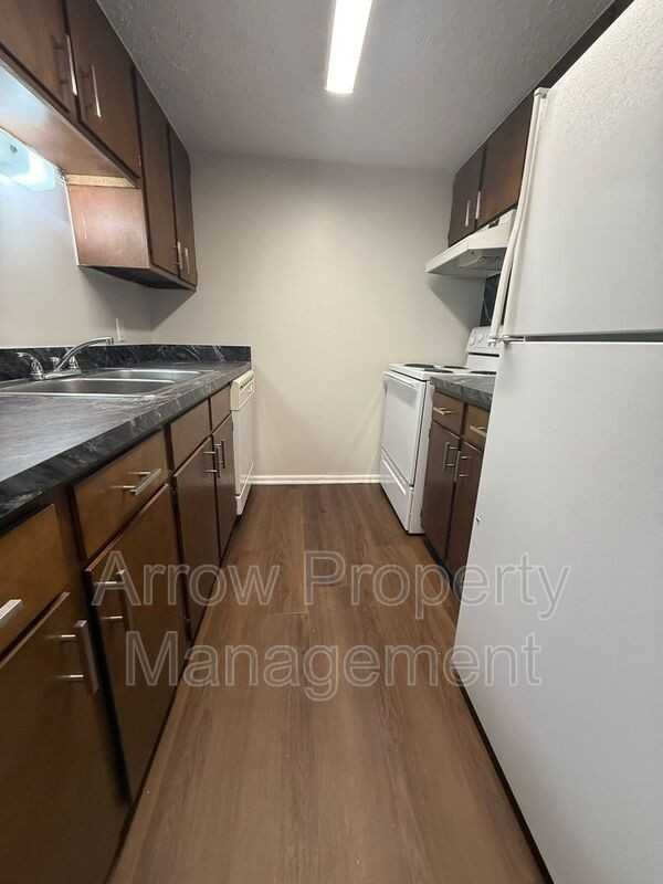 2338 Lynn St - Photo 4 of 9