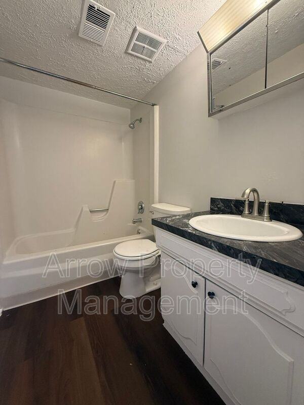 2338 Lynn St - Photo 5 of 9