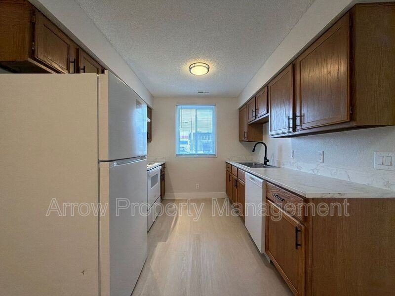 515 W Saunders Ave #1 - Photo 2 of 17