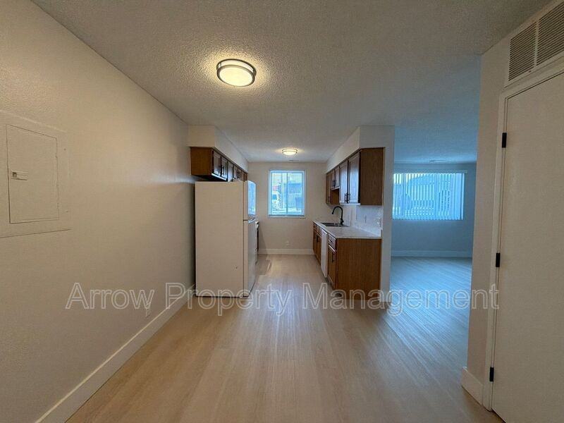 515 W Saunders Ave #1 - Photo 6 of 17