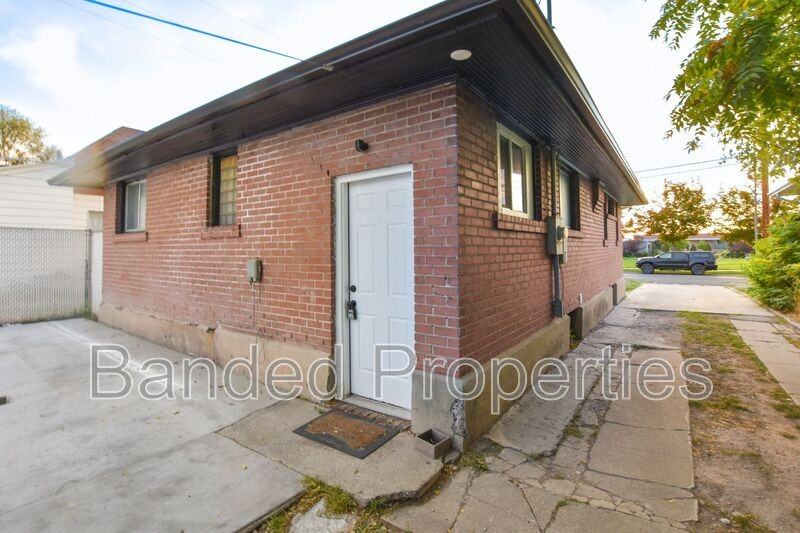 1955 S West Temple - Photo 6 of 19