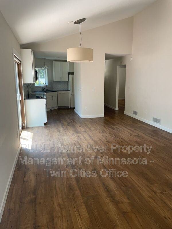 1390 Granada Trl N - Photo 2 of 15