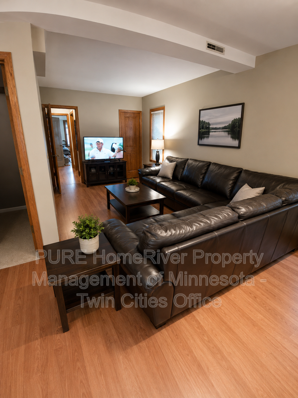 2029 Wellesley Ave - Photo 5 of 15