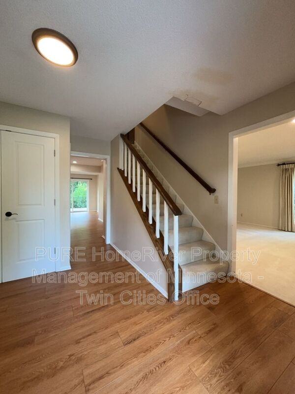 7420 Hyde Park Cir - Photo 3 of 39