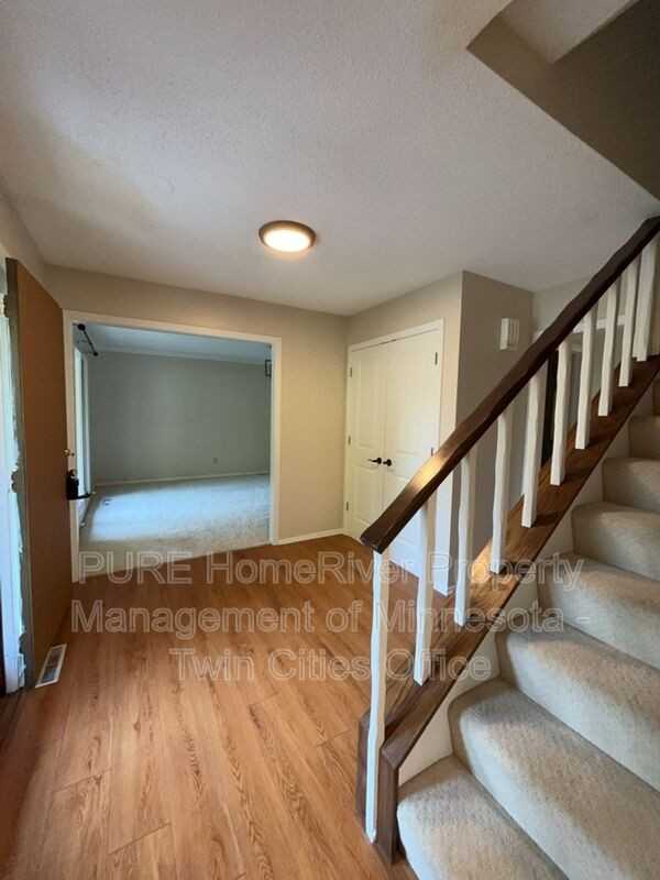 7420 Hyde Park Cir - Photo 4 of 39