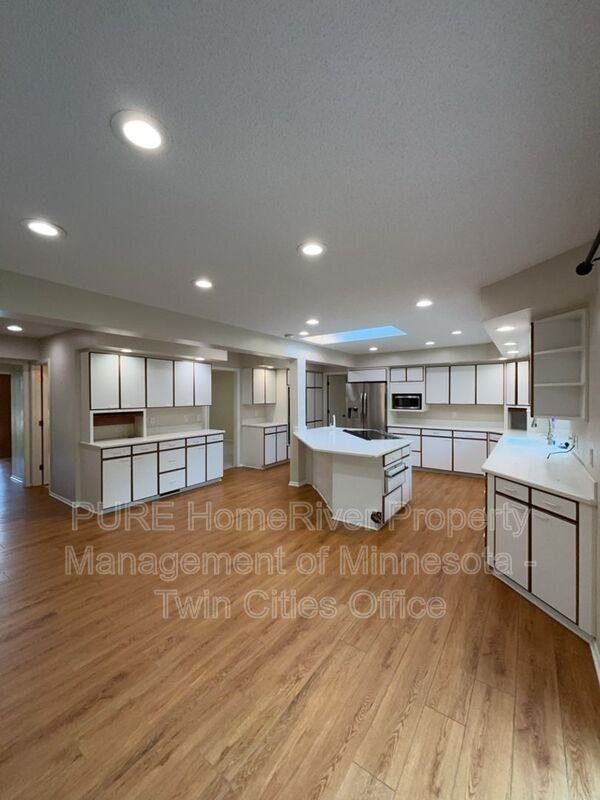 7420 Hyde Park Cir - Photo 5 of 39