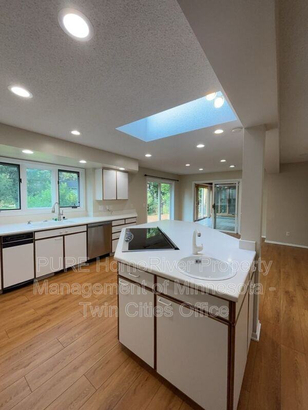 7420 Hyde Park Cir - Photo 7 of 39