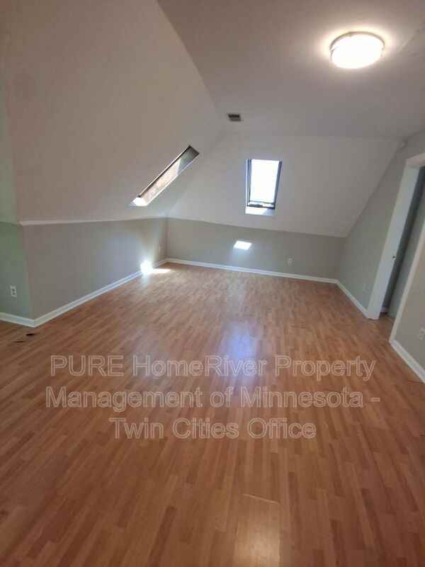 140 Belvidere St W #2 - Photo 4 of 13