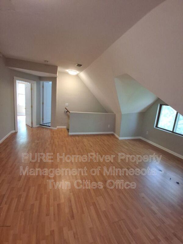 140 Belvidere St W #2 - Photo 5 of 13