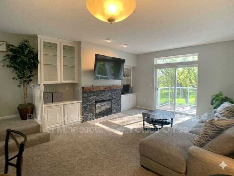 2245 Creekside Ct - Photo 3 of 30