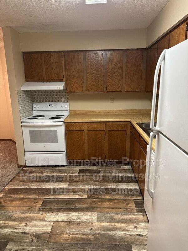 221 Grand Ave W #204 - Photo 3 of 13