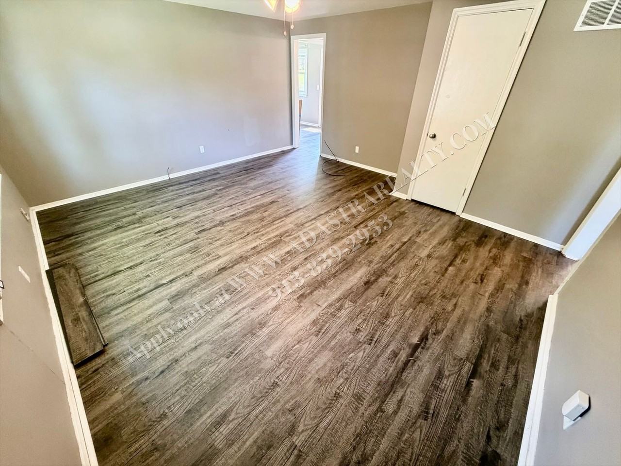 11315 E 77th Ter - Photo 3 of 24