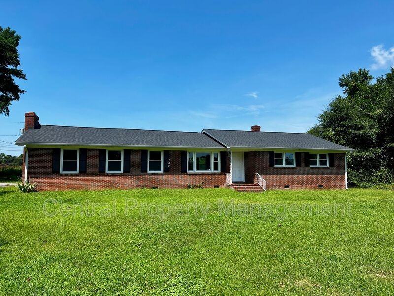 104 Madison Cir - Photo 2 of 26