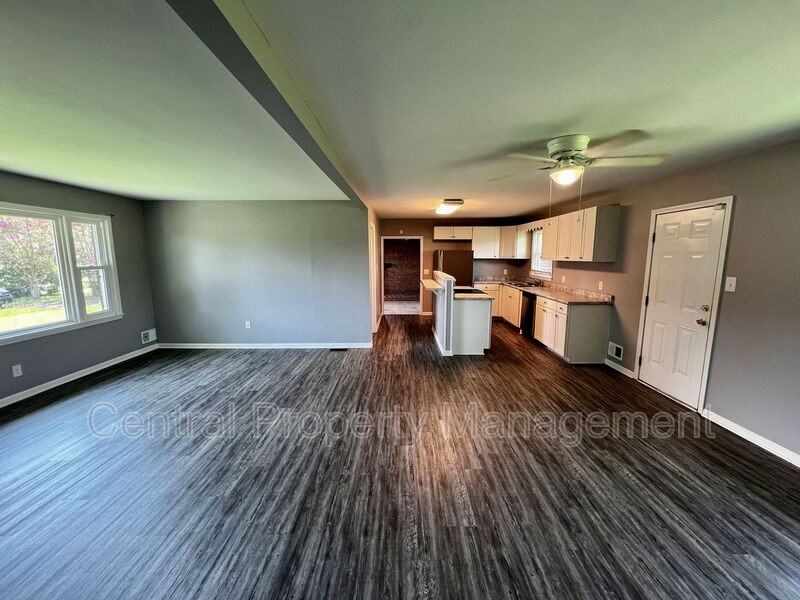 104 Madison Cir - Photo 6 of 26