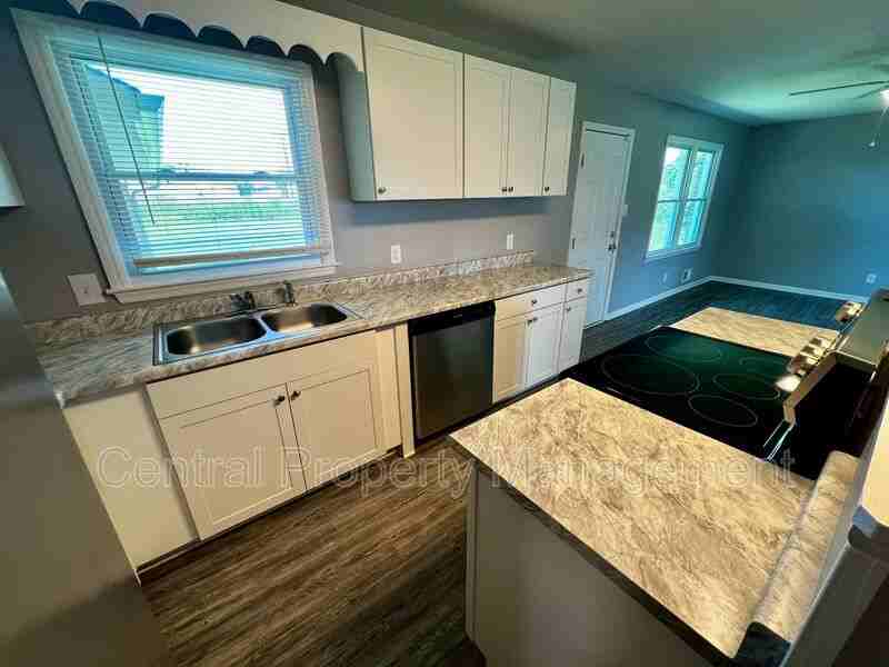104 Madison Cir - Photo 7 of 26