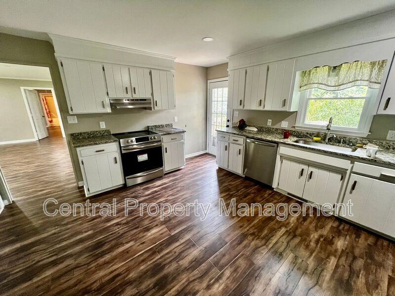 103 Newman Dr - Photo 3 of 14