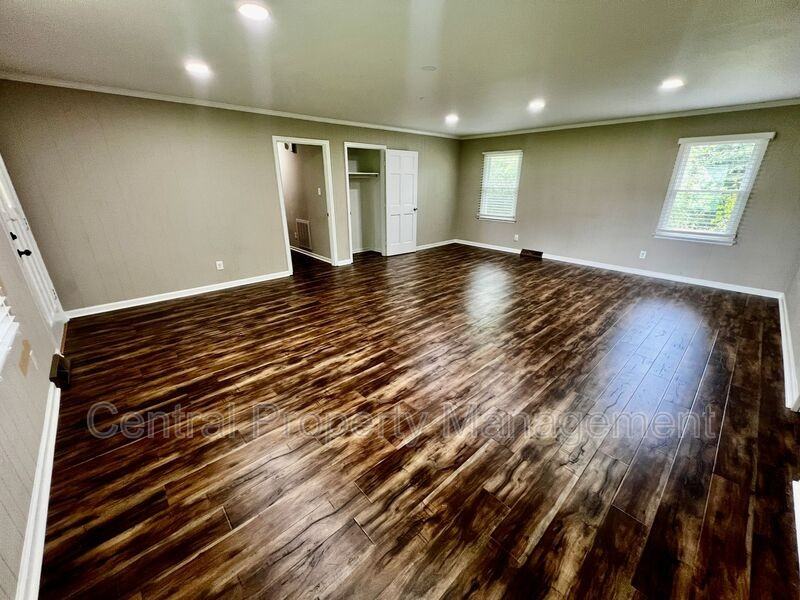 103 Newman Dr - Photo 4 of 14