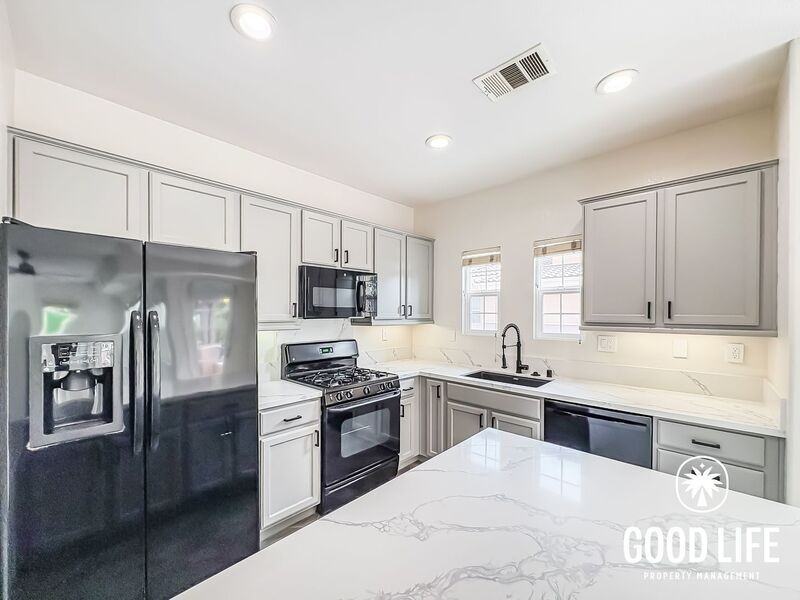 1446 Clearview Way - Photo 4 of 19
