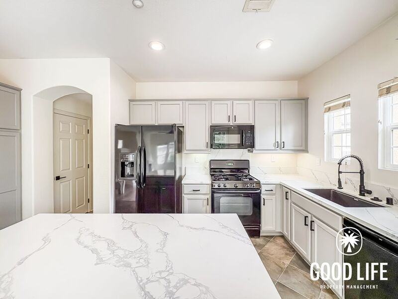 1446 Clearview Way - Photo 6 of 19