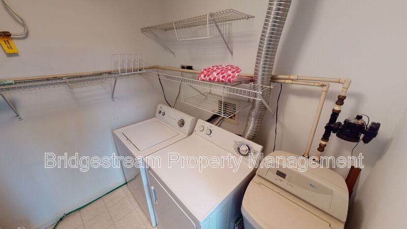 3049 Westminster Dr #102 - Photo 4 of 9