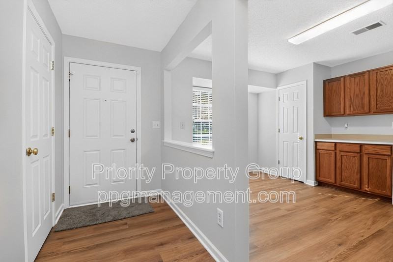 3204 Barons Court Rd - Photo 3 of 37
