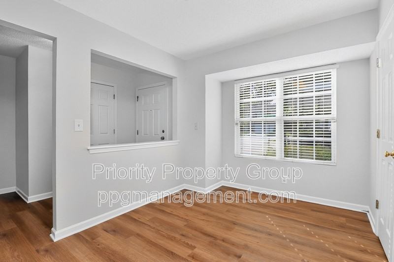 3204 Barons Court Rd - Photo 5 of 37